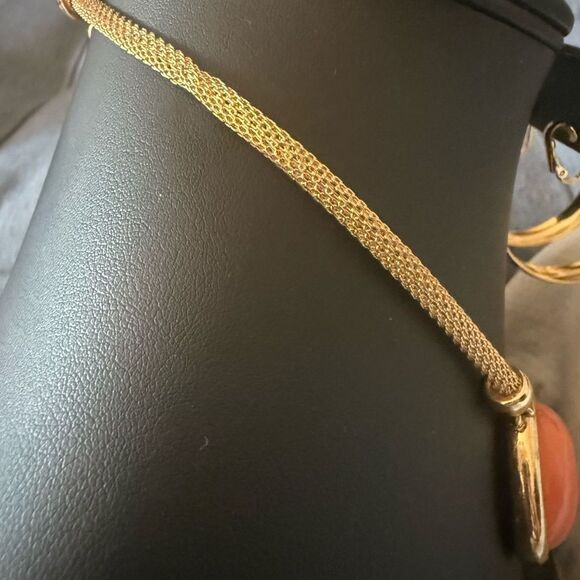 Vintage Signed Monet Gold-Tone Collar Necklace With Vintage Hoop Clip Earrings. - Picture 4 of 12